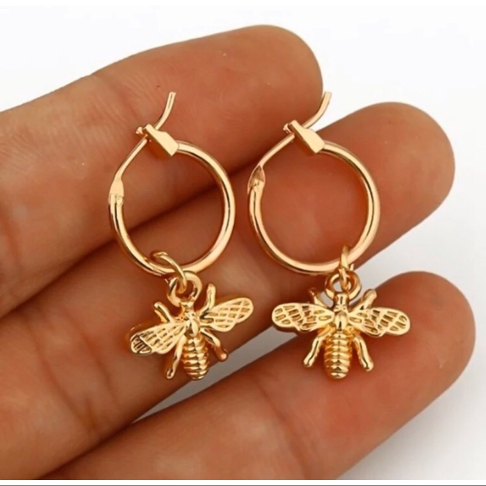 Gold colored small 🐝 Bee earrings
